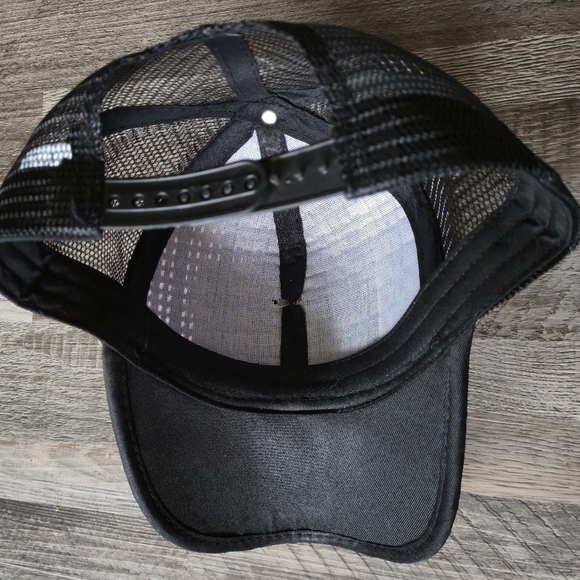 Gorra Black Mesh Straw Trucker Hat Silver Tone Horse Buckle Embroidered Brim - Picture 4 of 10